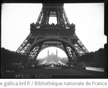 Vue de Paris, Tour Eiffel [en fond le Trocadéro vu de sous la tour] : [photographie de presse] / [Agence Rol]