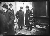 Nouvel attelage automatique des wagons, Mr Boirault [inventeur du dispositif] : [photographie de presse] / [Agence Rol]
