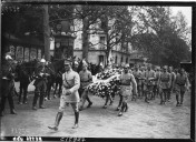 Défilé des Polonais place St-Augustin (Fête de Jeanne d'Arc) : [photographie de presse] / Agence Meurisse 