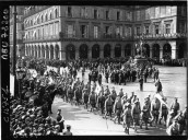 Place des Pyramides, défilé des Polonais (Fête de Jeanne d'Arc)  Agence Meurisse. 1919