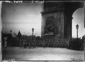 Soldats polonais à l'Arc de Triomphe  Agence Meurisse, le 14 juillet 1919