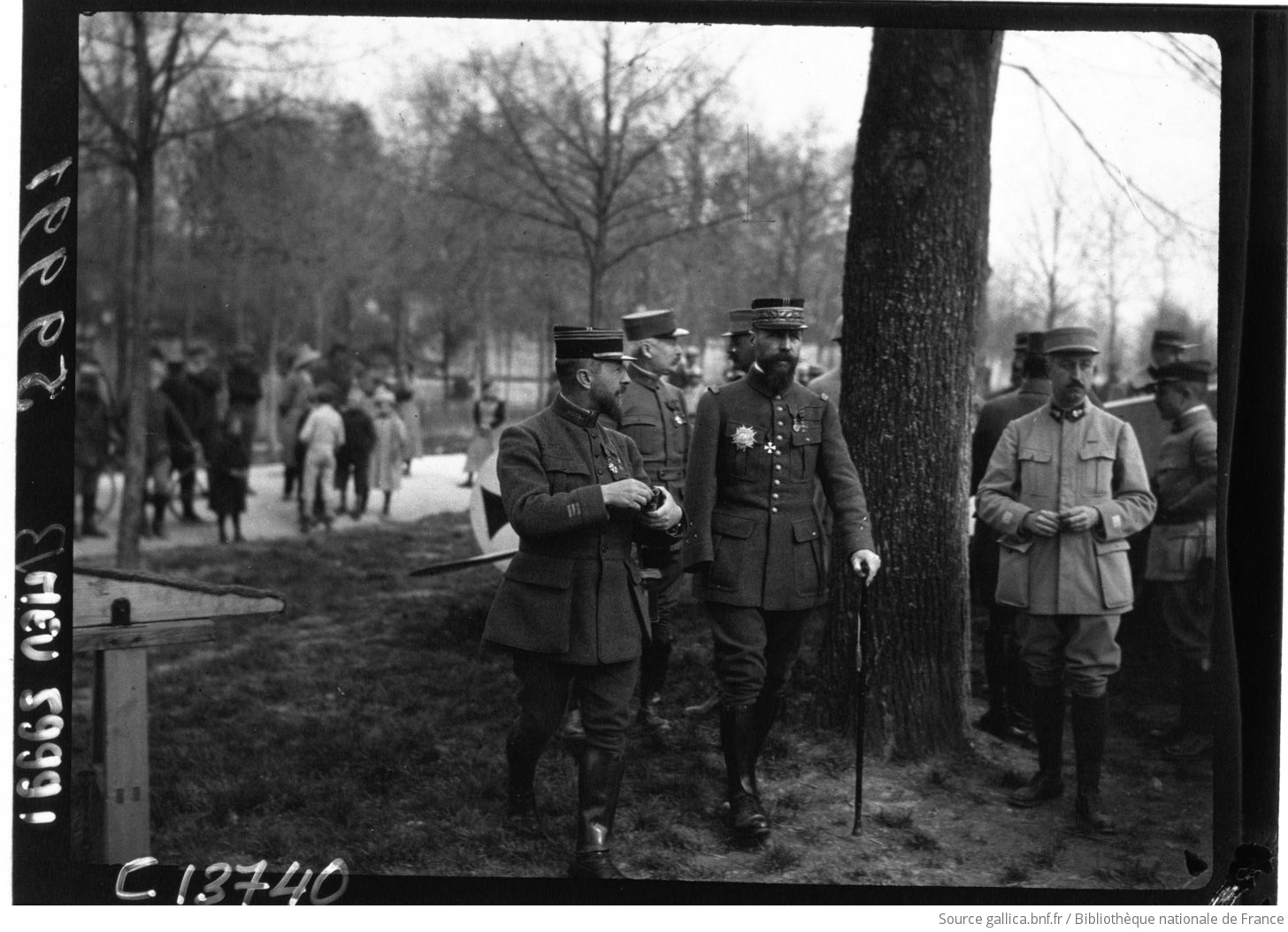Le général Gouraud accompagné d'officiers d'Etat Major : [photographie de presse] / Agence Meurisse - 1