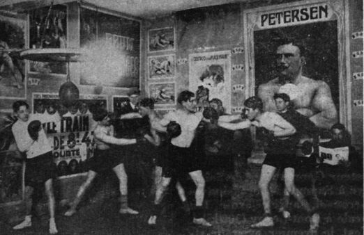L'année 1911 aura vu l'installation définitive de la boxe à Angers. Image publiée à Angers en janvier/avril 1912 dans le journal : L'Anjou illustré