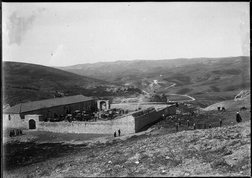 Dans le désert de Juda, sur la route Jérusalem-Jéricho, la halte au caravansérail de Khân al-Hatrour, dit aussi le Bon Samaritain