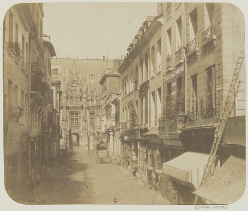 [Rouen. Rue menant au Palais de Justice] : [photographie] / [attribué à Victor Stribeck]