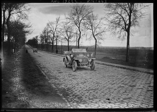 20-3-12, Pierrefitte, Tour de France auto, arrival of the Rolland Pilain: [press photography]/[Agency Rol]