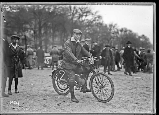 11/11/24, Armistice Cup [Joinville-Versailles motorcycle circuit], Dulieu on [moped] La Cyclette: [press photograph]/[Rol Agency]