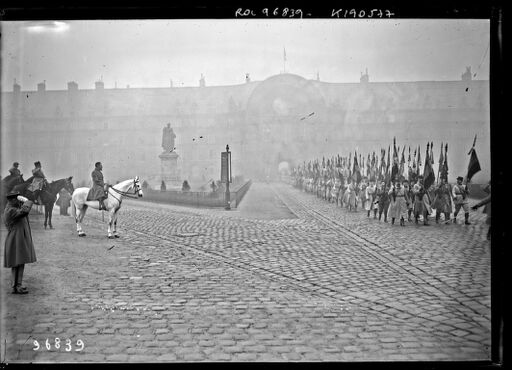 [11/11/24, fête de l'Armistice à Paris, défilé militaire sur l'Esplanade des Invalides : [photographie de presse] / [Agence Rol]