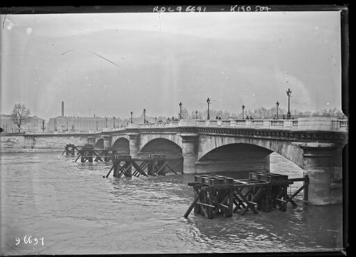 4/11/24, travaux pont de la Concorde : [photographie de presse] / [Agence Rol]