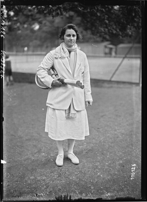 8/6/26, Croix-Catelan, championnat de France [internationaux de tennis,] Mlle Browne : [photographie de presse] / [Agence Rol]