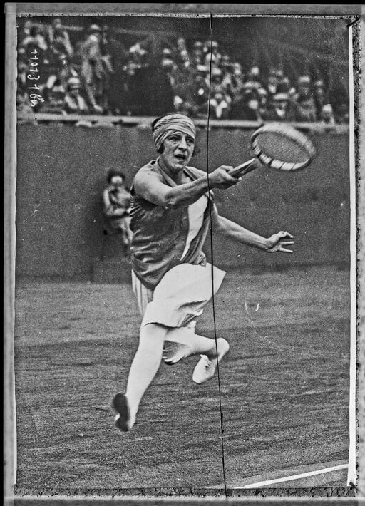 8/6/26, Croix-Catelan, championnat de France [internationaux de tennis,] Mlle Lenglen : [photographie de presse] / [Agence Rol]