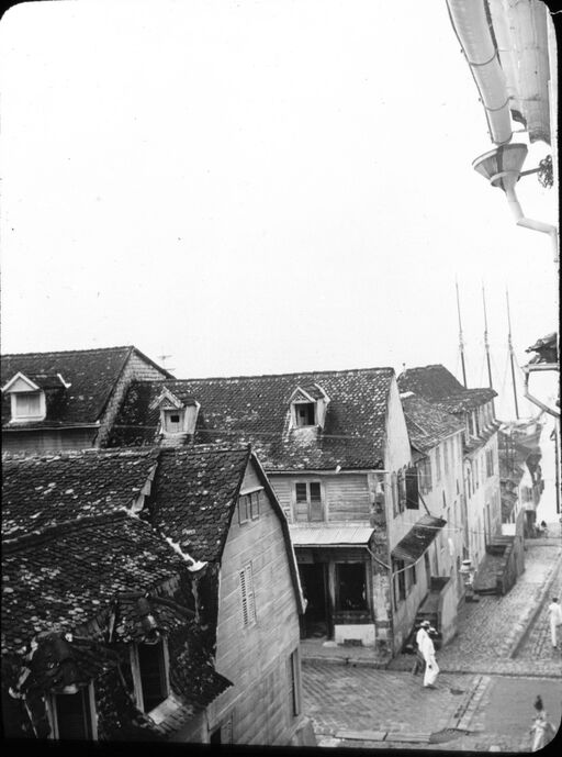 Martinique. Ruelle crossing the Gr [an] d Street at S [ain] t Pierre, Centre district (1899)/[photogr.] Salles; [photogr. reprod. by Molténi?]