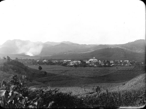 Martinique. Le François, a view taken from the Vauclin road (1895)/[photogr.] Salles; [photogr. reprod. by Radiguet & Massiot?]