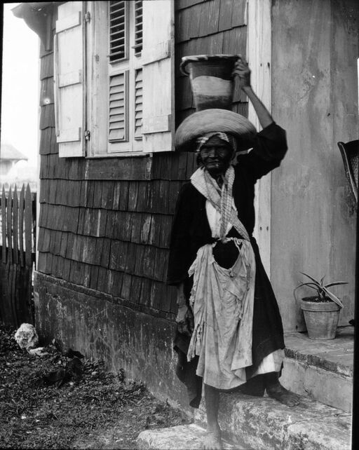 Marie-Galante. Drain service (same system in Guadeloupe, Martinique) (1895)/[photogr.] Salles; [photogr. reprod. by Radiguet & Massiot?]