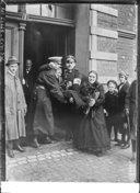 Kattowitz, infirme venant de voter [lors du plébiscite de la Haute-Silésie du 20 mars 1921]1921 