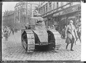 Kattowitz, tank et patrouille circulant en ville [français, lors du plébiscite de la Haute-Silésie du 20 mars 1921]  1921