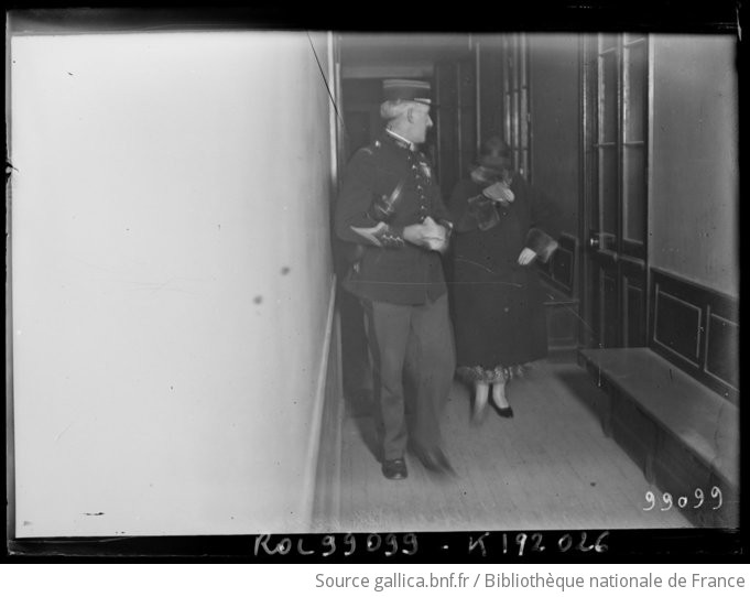 10/3/25, Palais de justice, la princesse Kadjar [inculpée dans une affaire  d'escroquerie] : [photographie de presse] / [Agence Rol] | Gallica