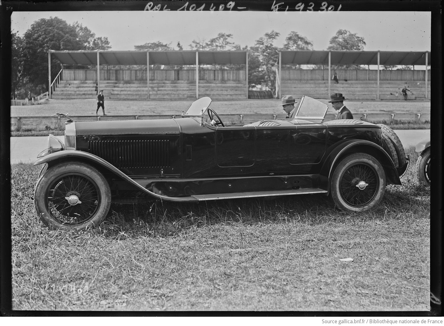 5/6/25, Parc des Princes, concours d'élégance, voiture Isotta-Fraschini (carrosserie Million-Guiet) carrossiers, [catégorie] torpedos plus de 2 places, 1925 : [photographie de presse] / [Agence Rol]
