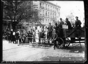 Le mouvement policier en Haute-Silésie : rue barricadée par les insurgés  1921