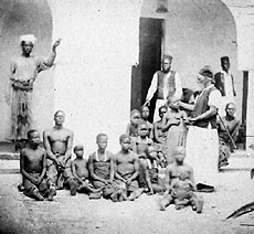 Marché d'esclaves à Zanzibar
18 photographies de Zanzibar en 1864. Socit de gographie 
