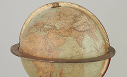 Accéder à la page "Globe terrestre métrique sur pied en cuivre, E.Picard, 1865"