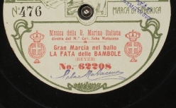 La fata delle bambole : Gran marcia nel ballo ; Beyer, comp. ; Musica della R. Marina Italiana ; diretta dal M.° Cav. Seba Matacena