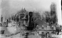 Accéder à la page "Photographies de la cathédrale Notre-Dame de Reims entre 1914 et 1927"