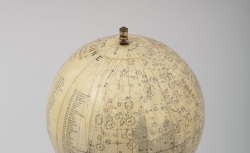 Accéder à la page "Globe de la Lune, C. Flammarion et C. Gaudibert, 1896"