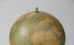 Accéder à la page "Globe terrestre, C. Larochette et L. Bonnefont, 1867"