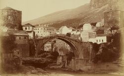 pont de Mostar in [21 phot. d'Istrie, Dalmatie, Bosnie, Herzégovine, Montenegro et de Yalta en Crimée par M. Richtenberger, donateur en 1890]