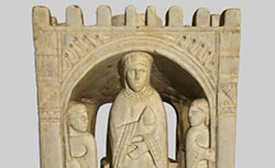 Accéder à la page "Pièce du jeu d'échec du trésor de Saint-Denis : reine, vers 1080-1100"