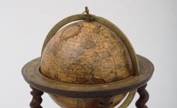 Accéder à la page "Globe terrestre, W.J. Blaeu, 1606"