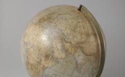 Accéder à la page "Globe terrestre, H. Kiepert, 1879"