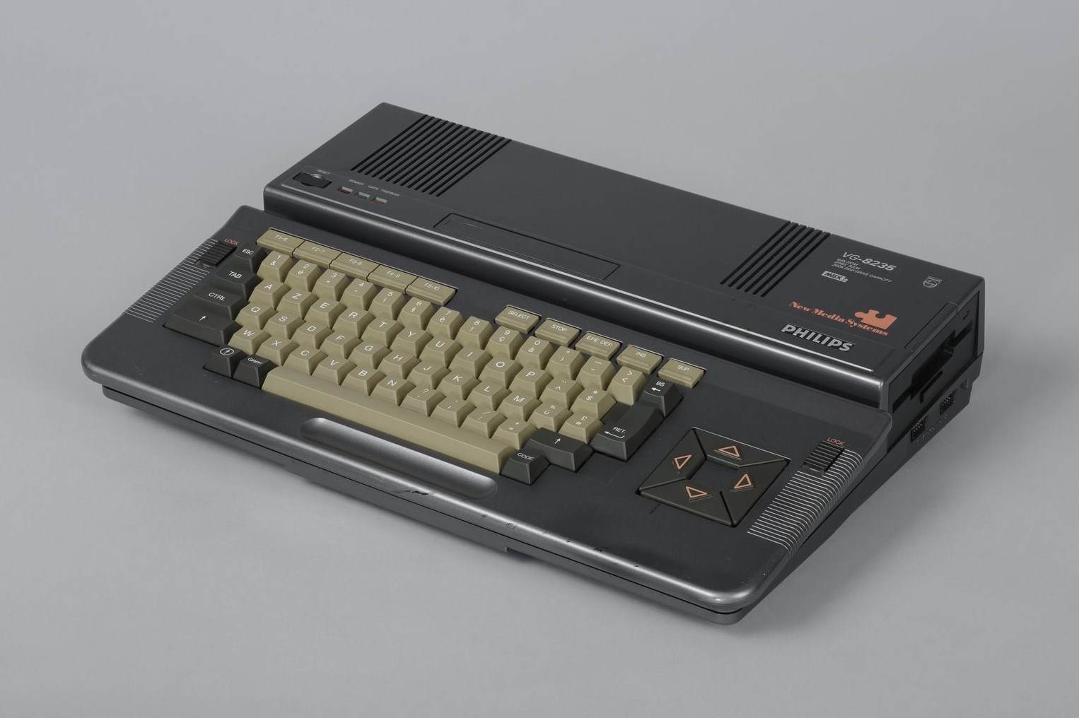 Accéder à la page "MSX Philips VG-8235"