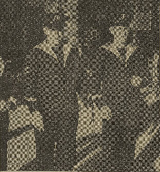 Le nouvel uniforme des seconds maîtres de réserve. Image publiée à Brest le 13 octobre 1935 dans le journal : La Dépêche de Brest & de l'Ouest