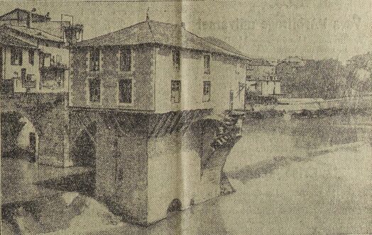 Le vieux Moulin et le quai de la Mégisserie [à Millau]. Image publiée à Toulouse le 15 mars 1914 dans le journal : La Dépêche