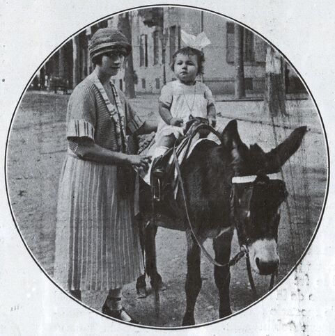 Promenades à âne. Image publiée à Vichy le 12 juin 1921 dans le journal : La Saison à Vichy