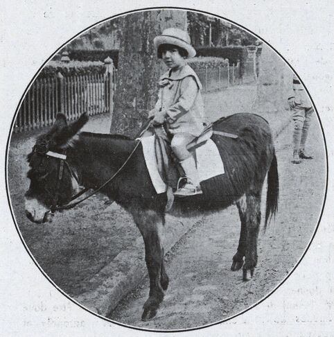 Promenades à âne. Image publiée à Vichy le 12 juin 1921 dans le journal : La Saison à Vichy