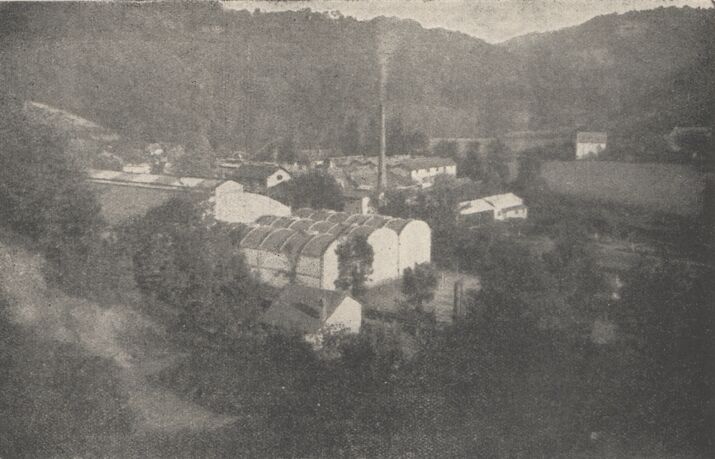 Vue générale des usines Cassard, à Aubazine. Image publiée à Tulle en décembre 1942 dans le journal : Corrèze