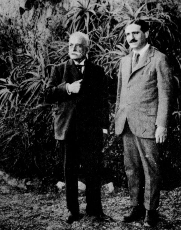 Le chef cuisinier Auguste Escoffier avec Charles Scotto, un de ses nombreux élèves. Image publiée à Monte-Carlo en février/mars 1935 dans le journal : Rives d'Azur