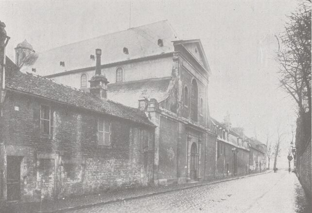Vue de l'Hôpital général de la Charité de Caen sur la rue Saint-Louis. Image publiée à Lisieux en mars 1914 dans le journal : La Revue illustrée du Calvados