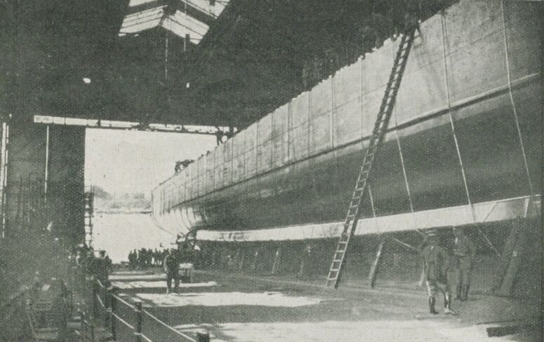 Le Guépard sur la cale de construction [à l'Arsenal de Lorient]. Photo Crolard publiée à Lorient le 29 avril 1928 dans le journal : Le Nouvelliste du Morbihan. Supplément hebdomadaire illustré