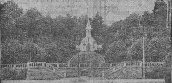 La chapelle Saint-Jean-Baptiste. Image publiée à Bagnoles-de-l'Orne et Tessé-la-Madeleine le 10 août 1926 dans le journal : L'Avenir : journal de Bagnoles et de Tessé-la-Madeleine