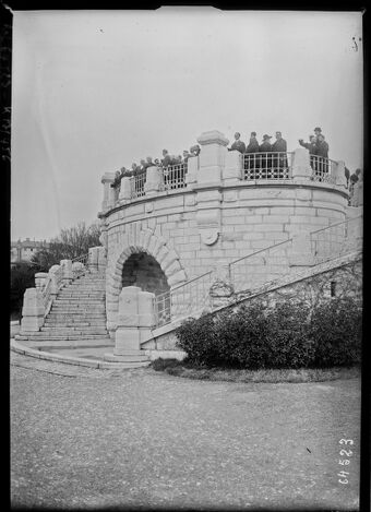 [Valence, Parc Jouvet, accés depuis le Champ de Mars, visite de M. Millerand le 15 mars 1921] : [photographie de presse] / [Agence Rol]