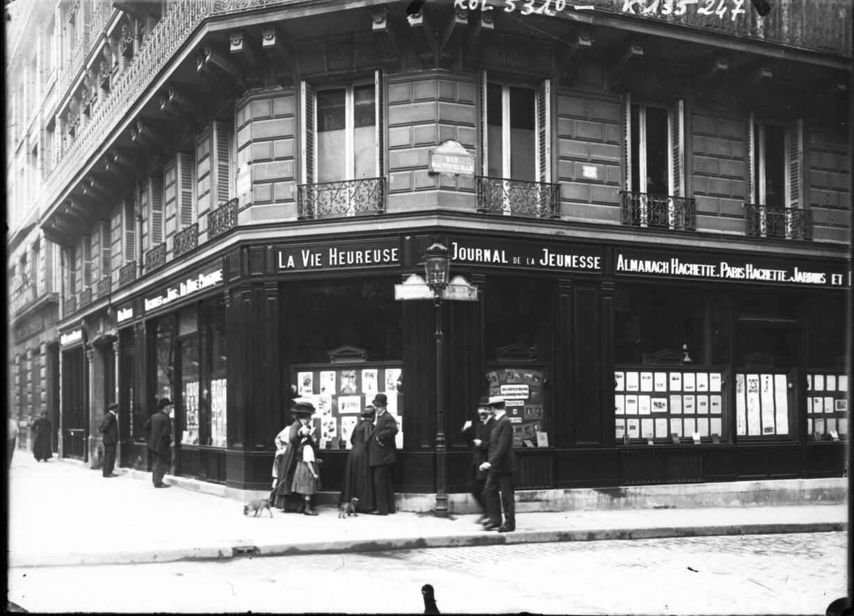 Librairie Hachette, 79 bd Saint-Germain (Agence Rol). Source : Gallica, BnF.